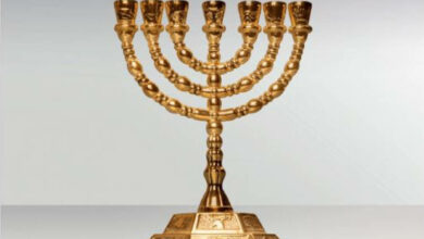 Menorah candelabro